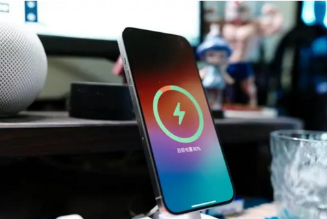 沁水苹果15换屏服务分享用什么充电器给iPhone15充电更好 